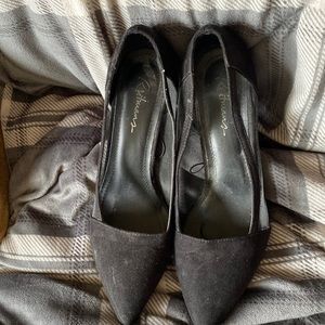 Black woman’s high heel shoe size 8